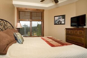 2 bedrooms, in-room safe, iron/ironing board, free WiFi