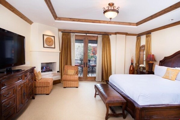 1 Schlafzimmer, Zimmersafe, Schreibtisch, Bügeleisen/Bügelbrett