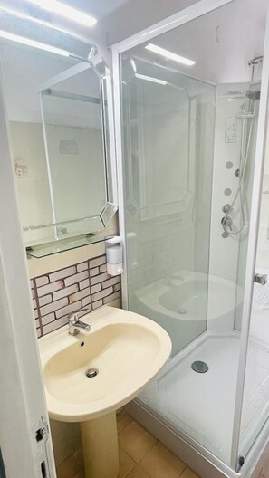 Shared bathroom - Domi B&B (Macerata)
