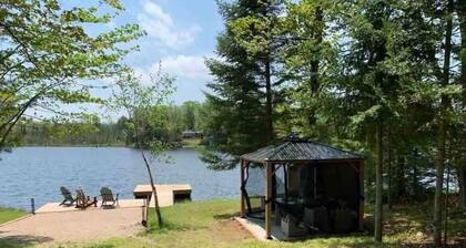 Lake Front Cottage on Trooper Lake, Troy Hill Ont
