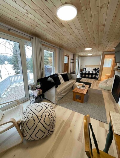 Lake Front Cottage on Trooper Lake, Troy Hill Ont