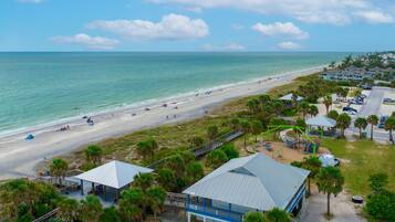 Camastros y toallas de playa