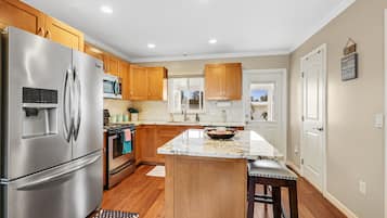 冰箱、微波炉、烤箱、炉灶