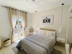 3 bedrooms, iron/ironing board, travel crib, free WiFi