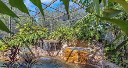 3/2 Home w/ Pool Oasis and Golf Course View!