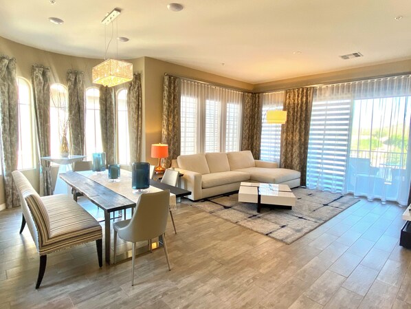 Living area - Cozy condo at South Mountain /gated community (Phoenix)