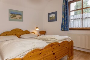 2 Schlafzimmer, Schreibtisch, Bügeleisen/Bügelbrett, WLAN