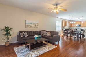 Smart TV - Cozy spacious home near Disney World (Davenport)