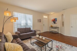 Smart TV - Cozy spacious home near Disney World (Davenport)