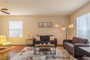 Smart TV - Cozy spacious home near Disney World (Davenport)