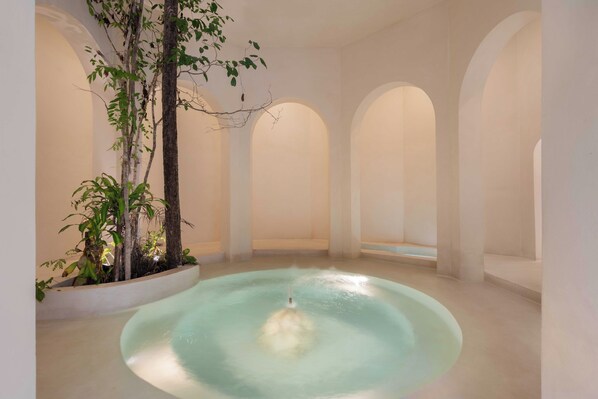 Sauna, tina de hidromasaje, baño de vapor y baño turco o hammam 