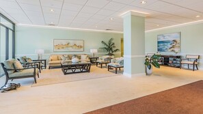 Living area - A spacious 1 bedroom 1.5 bath condo offers all the amenities that guests need to enjoy at the beach (Marco Island)