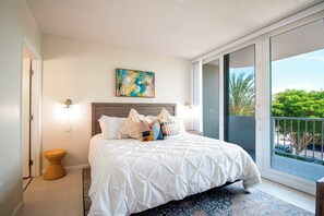 1 bedroom, free WiFi, bed sheets - Spacious 1 bedroom 1.5 bathroom beach condo with island views. (Marco Island)