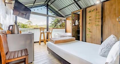 Cabañas en Guatape con Vista Hacia La Piedra del Peñol