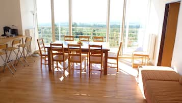 Apartment, 3 Bedrooms, Smoking, Balcony | Dining room
