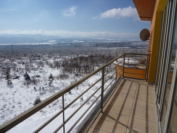 Huoneisto, 3 makuuhuonetta, tupakointi sallittu, parveke | Terassi/patio