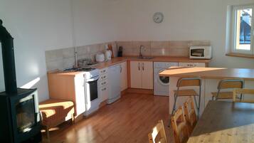 Apartment, 3 Bedrooms, Smoking, Balcony | Interior