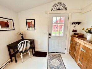 Interior - The Barnhouse - Country Charm 2 miles from Colgate, renovated century-old barn (Hamilton)