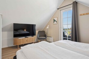 3 bedrooms, free WiFi - Cozy central house near the sea (Brenderup)