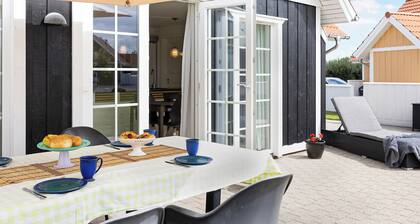 Cozy central house near the sea