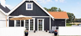 Cozy central house near the sea