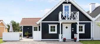 Cozy central house near the sea