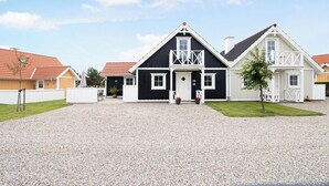 Exterior - Cozy, central house near the sea (Brenderup)