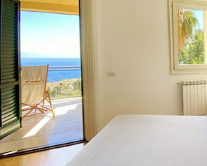 3 Schlafzimmer, Schreibtisch, Bügeleisen/Bügelbrett, Reisekinderbett