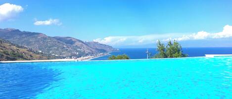 حمّام سباحة خارجي