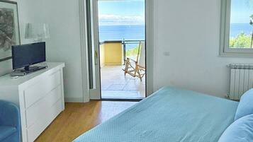 3 bedrooms, desk, iron/ironing board, travel cot