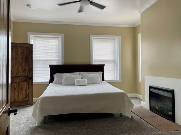 4 عدّة غرف نوم وواي فاي مجانًا وملاءات أسرّة