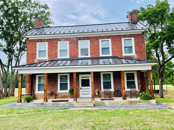 Exterior - The Spring House (Bedford)