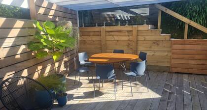 Beautiful 4 bedroom home close to the beach and Miramar cafes