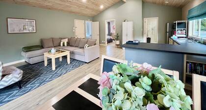 Sparrows Nest Guesthouse - nestled in the middle of an avocado orchard.
