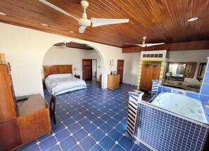 2 dormitorios, escritorio, tabla de planchar con plancha y wifi