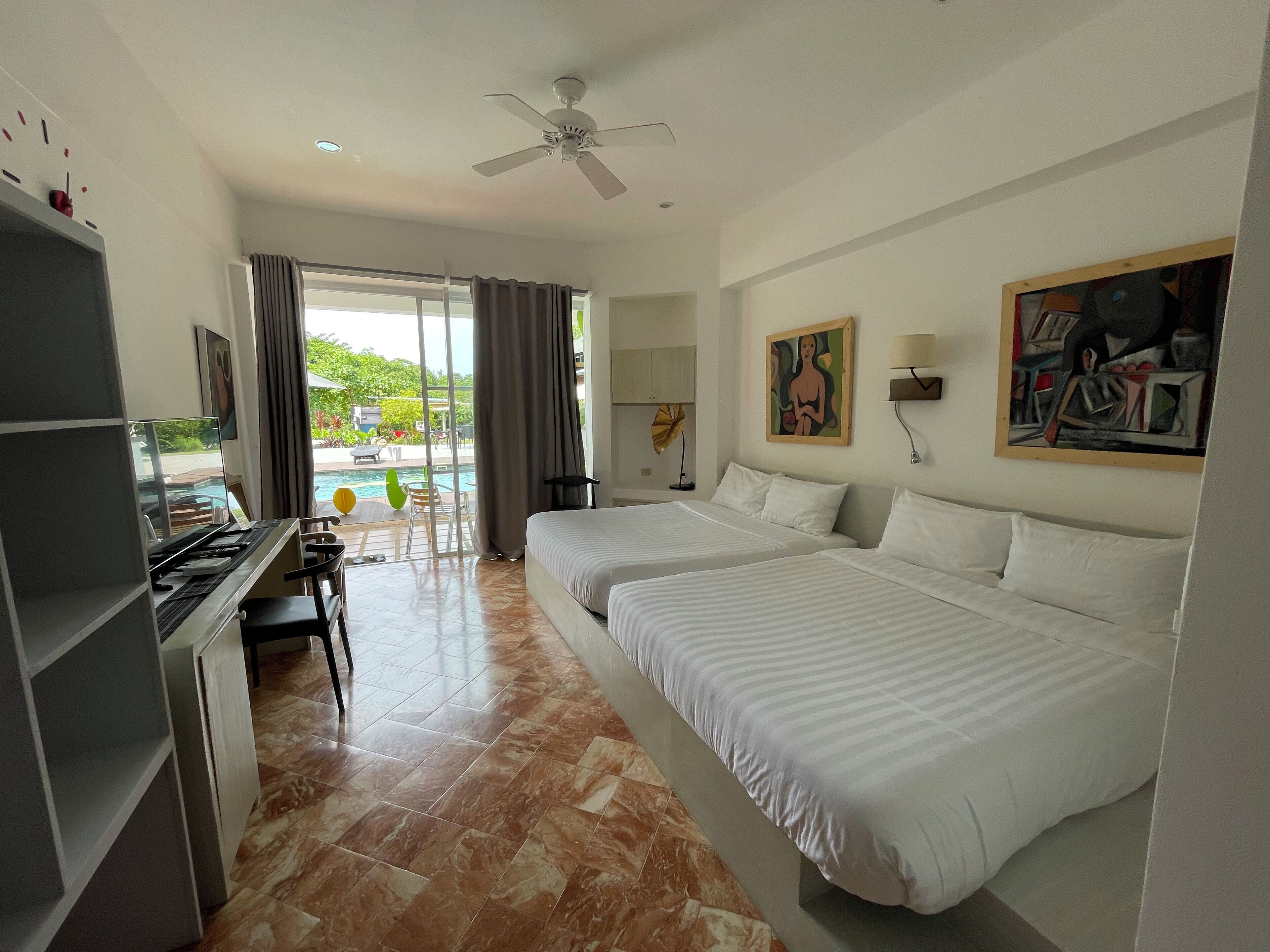 5 bedrooms, WiFi, bed sheets