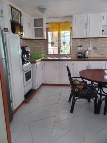 Comfortable apartment close to Tyrell Bay Marina