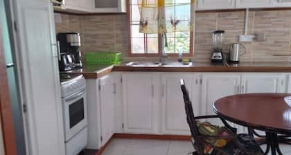 Comfortable apartment close to Tyrell Bay Marina