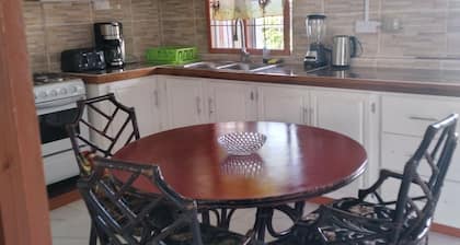 Comfortable apartment close to Tyrell Bay Marina