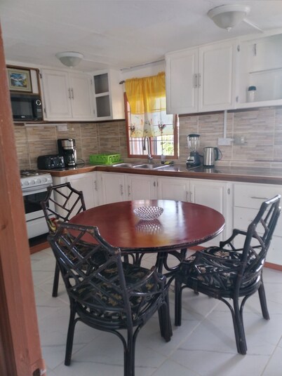 Comfortable apartment close to Tyrell Bay Marina