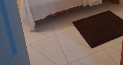 Comfortable apartment close to Tyrell Bay Marina