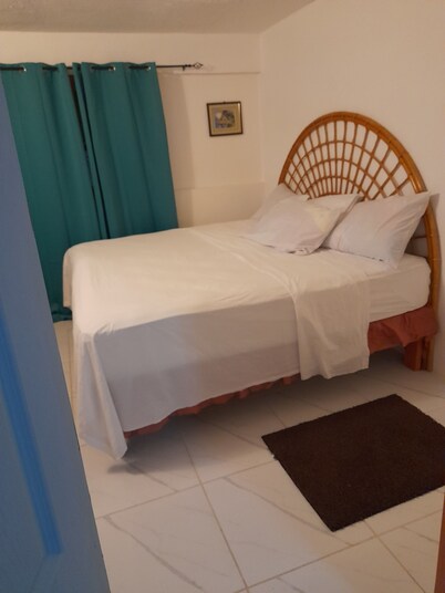 Comfortable apartment close to Tyrell Bay Marina