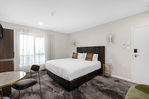 1 bedroom, premium bedding, down comforters, pillowtop beds