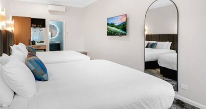 St Hugh Hotel Wagga Wagga