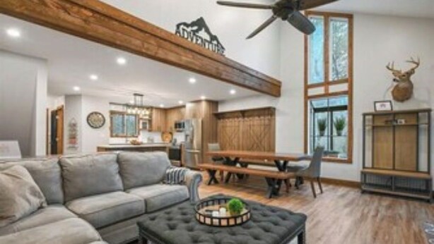 A spacious living room with a large sectional sofa, a dining table, and a ceiling fan. - Ski Side Getaway < 1 Mile From Mountain  (Tannersville)