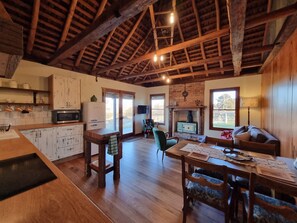 Interior - Chandlers Rest
(Neville)