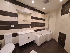Dusche, Haartrockner, Bidet, Handtücher