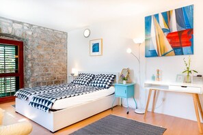 1 habitación, escritorio, wifi gratis y ropa de cama 