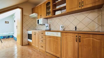 Fridge, microwave, oven, dishwasher