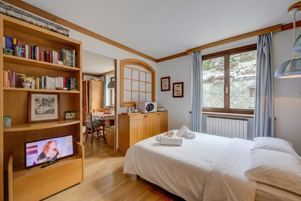 1 bedroom, free WiFi, bed sheets